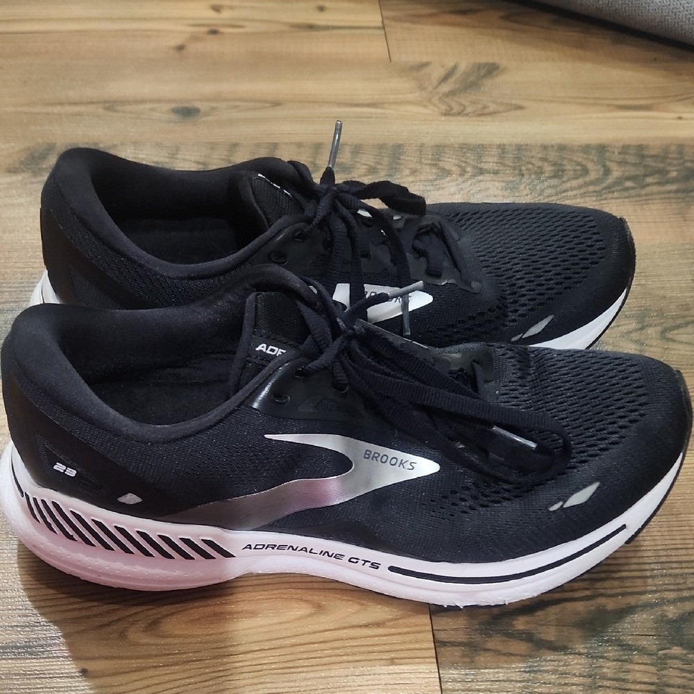 Brooks Adrenaline 23 Black Silver 10.5 Running Sporty Athletic Comfort Cushion